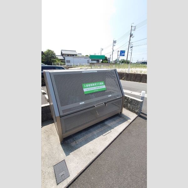 現地周辺 (ゴミ庫)