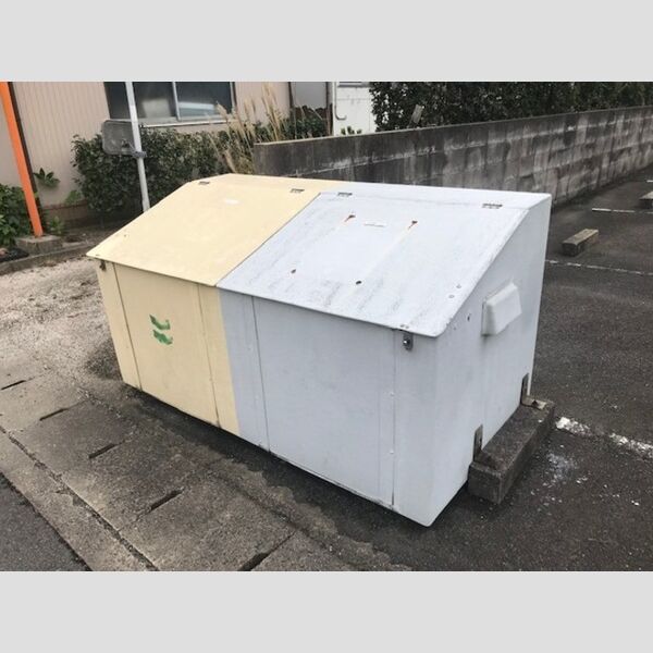 現地周辺 (ゴミ庫)