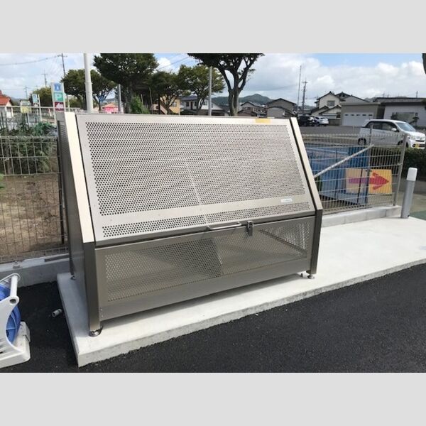 現地周辺 (ゴミ庫)