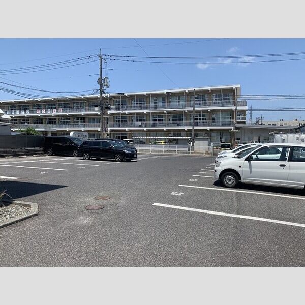駐車場 (駐車場)