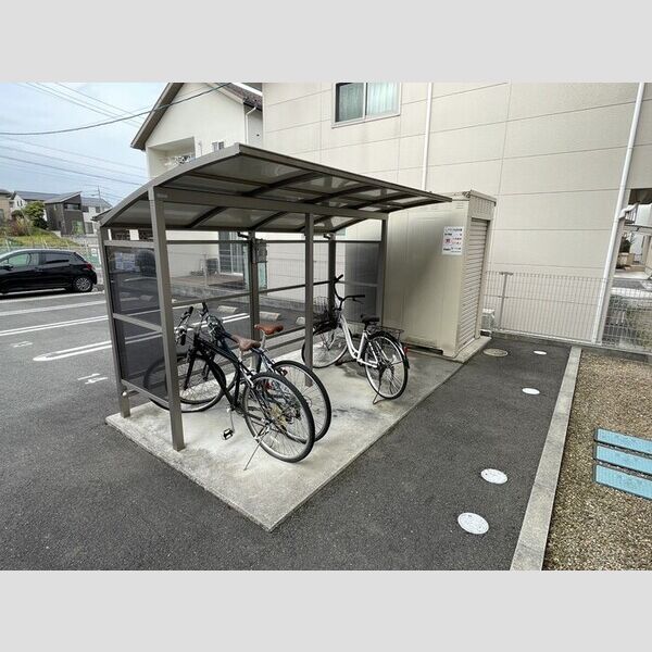 現地周辺 (駐輪場)