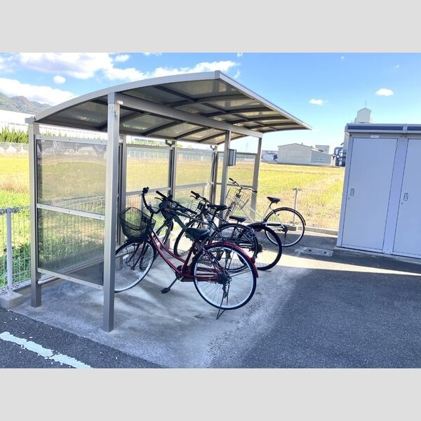 現地周辺 (駐輪場)