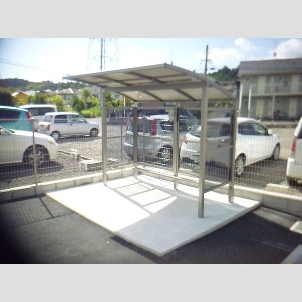 現地周辺 (駐輪場)