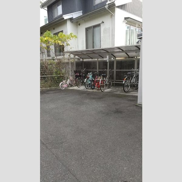 現地周辺 (駐輪場)