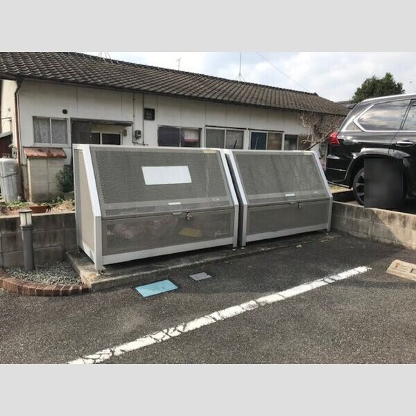 現地周辺 (ゴミ庫)
