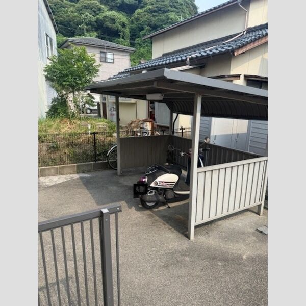 現地周辺 (駐輪場)