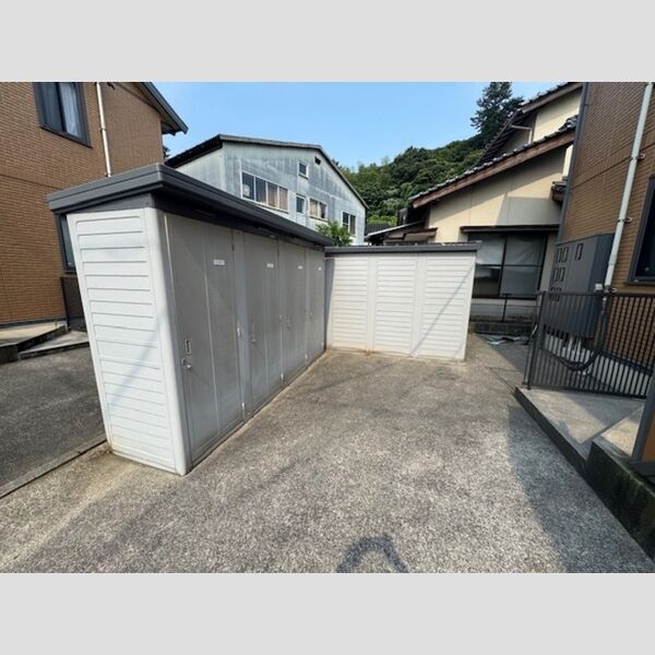 現地周辺 (専用物置)