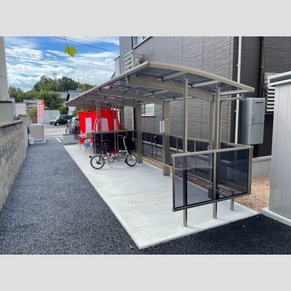 現地周辺 (駐輪場)