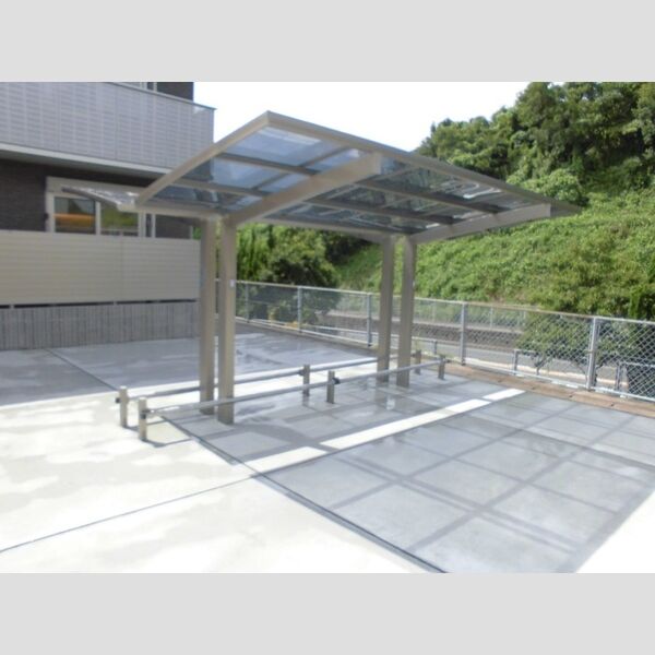 現地周辺 (駐輪場)