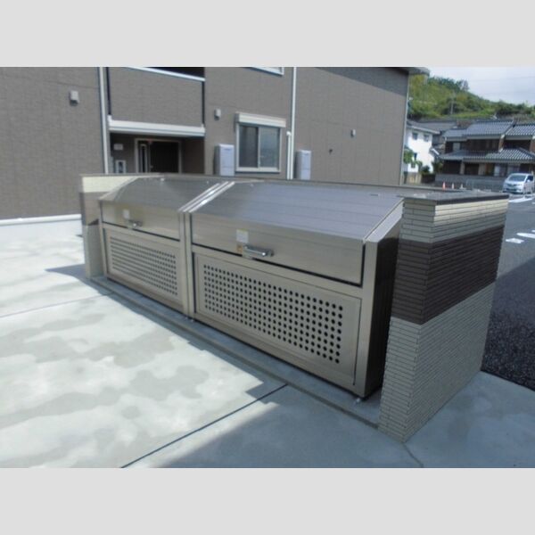 現地周辺 (ごみ置き場)