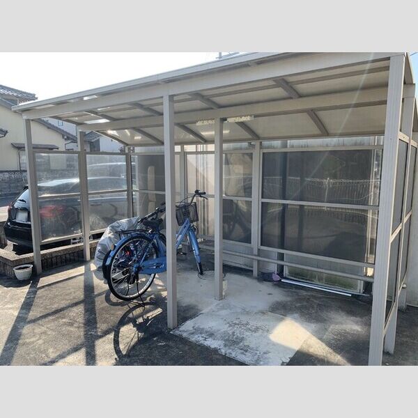 現地周辺 (駐輪場)