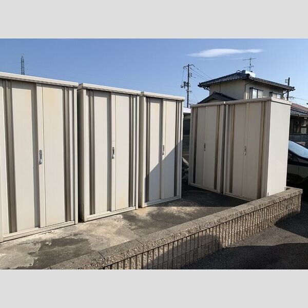 現地周辺 (物置)