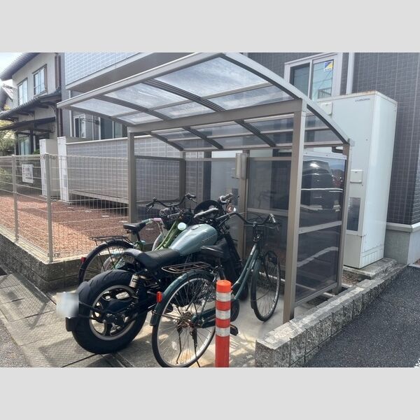 現地周辺 (駐輪場)