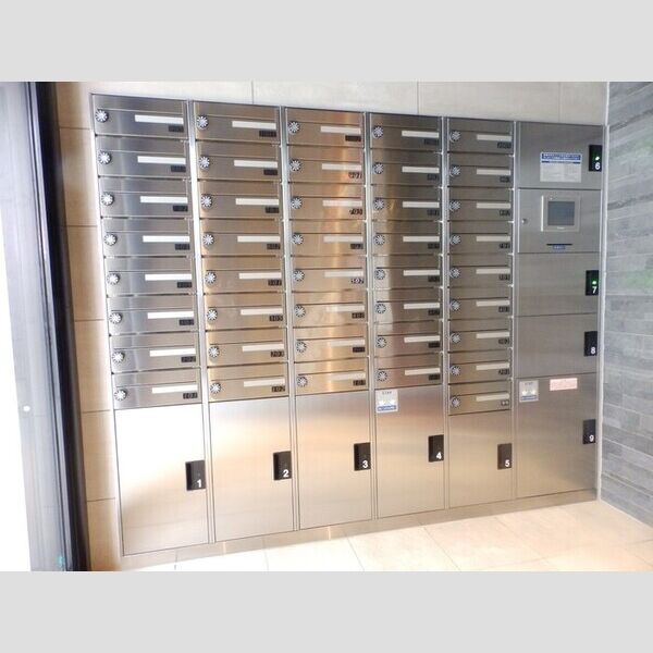 エントランス (メール・宅配BOX)