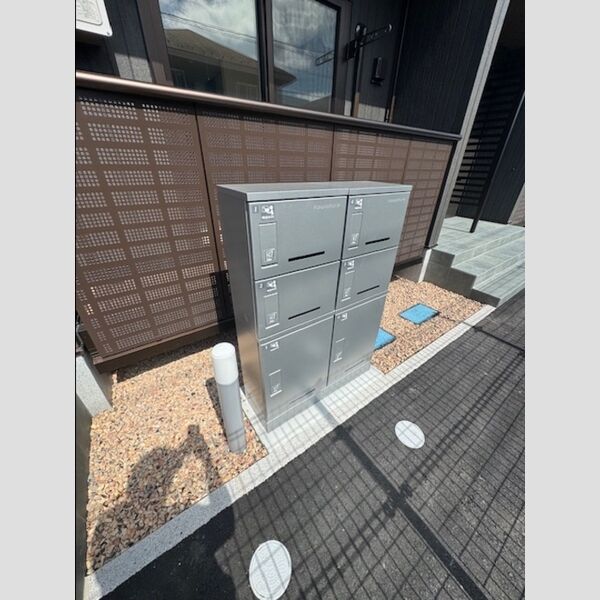 エントランス (宅配ボックス)