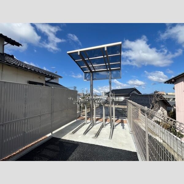 現地周辺 (駐輪場)