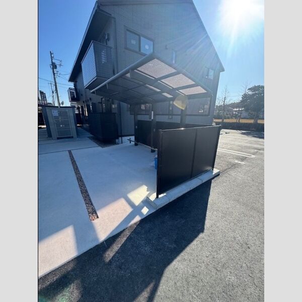 現地周辺 (駐輪場)