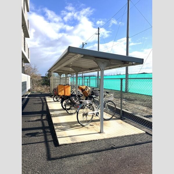 現地周辺 (駐輪場)