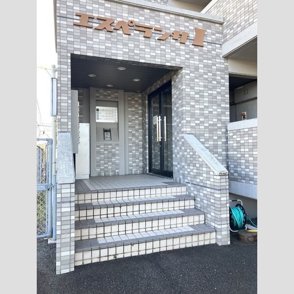 エントランス (エントランス)