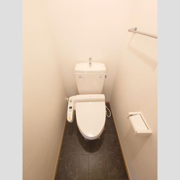 トイレ (トイレ)