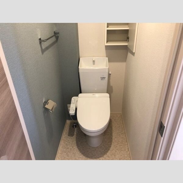 トイレ (トイレ)