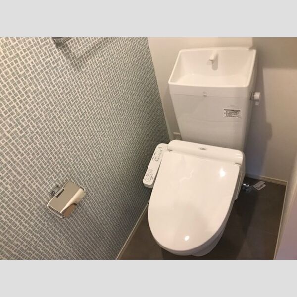 トイレ (トイレ)