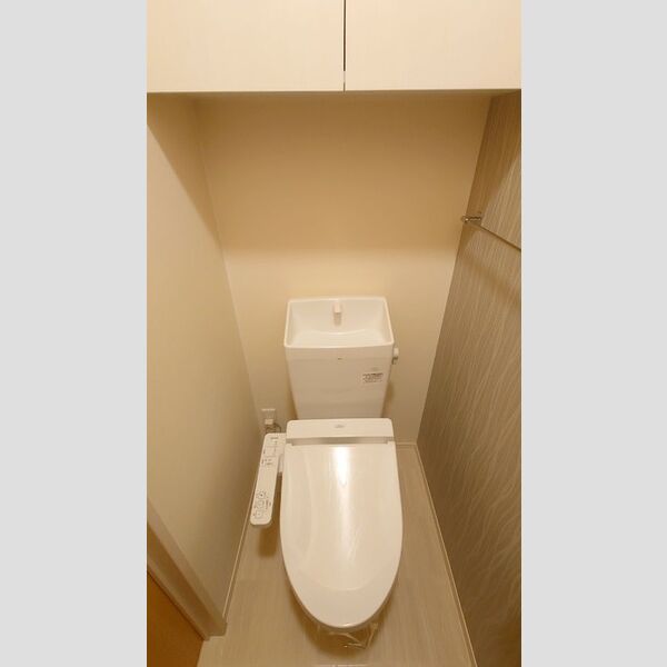 トイレ (トイレ)