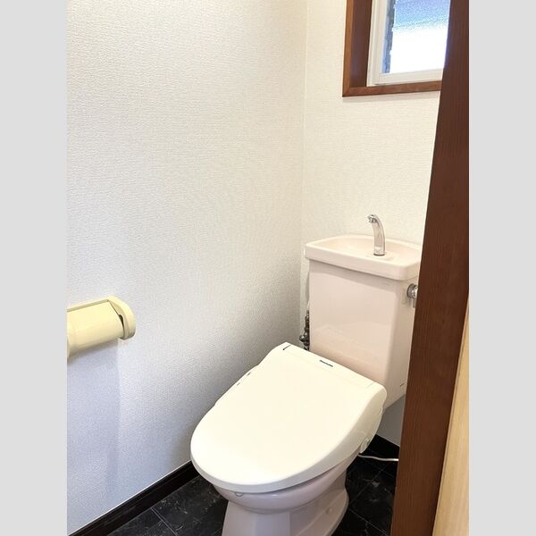 トイレ (トイレ)