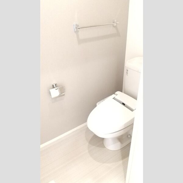 トイレ (トイレ)