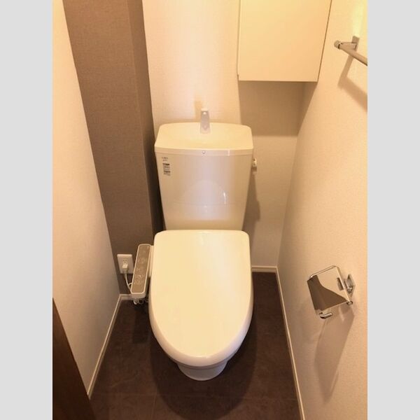 トイレ (トイレ)