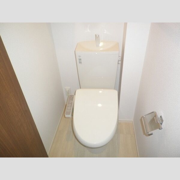 トイレ (トイレ)