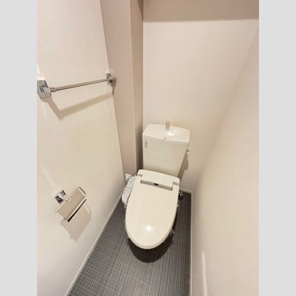 トイレ (トイレ)