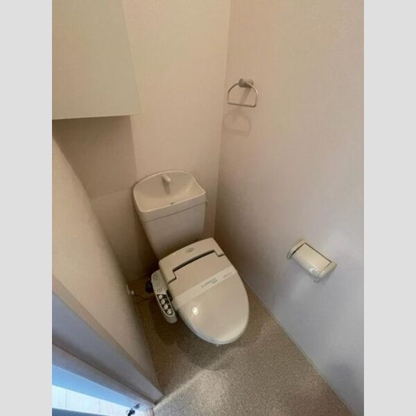 トイレ (トイレ)