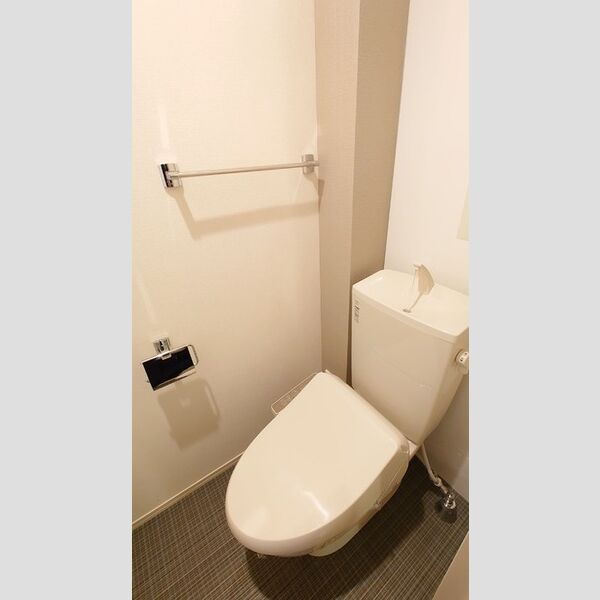 トイレ (トイレ)