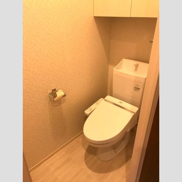 トイレ (トイレ)