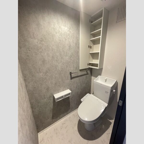 トイレ (トイレ)