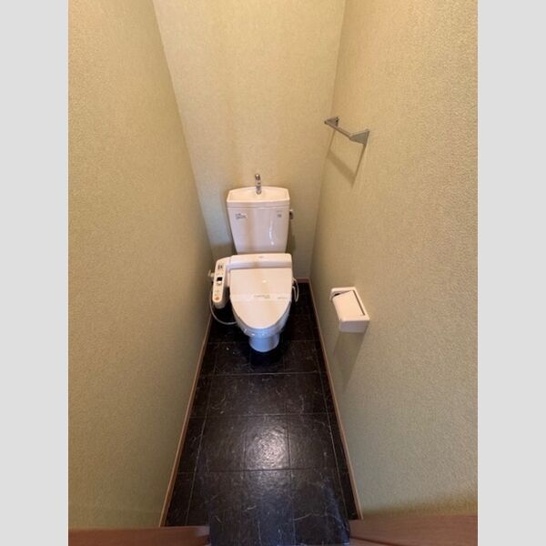トイレ (トイレ)