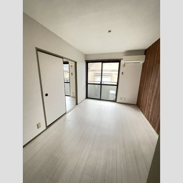 居室・リビング (洋室南東6帖)