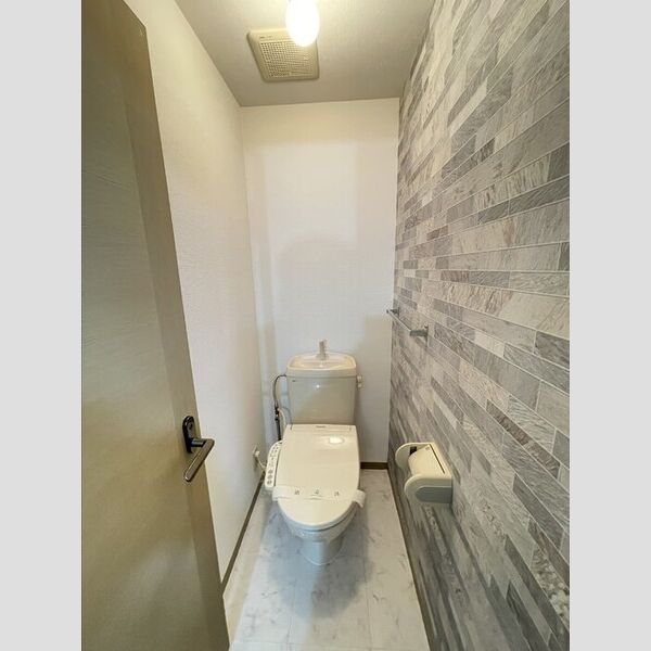 トイレ (トイレ)