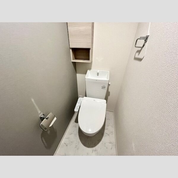 トイレ (トイレ)