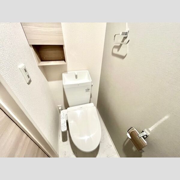 トイレ (トイレ)