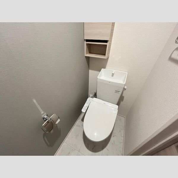 トイレ (トイレ)