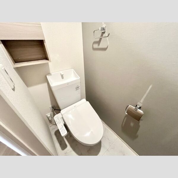トイレ (トイレ)