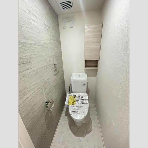トイレ (トイレ)