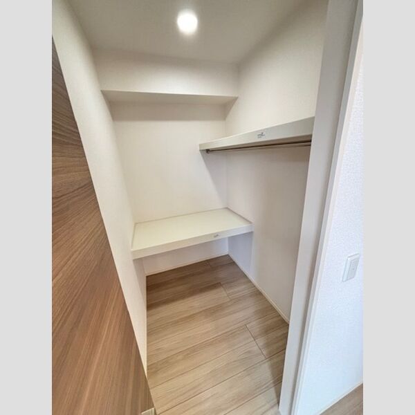 収納 (ウォークインクローゼット)