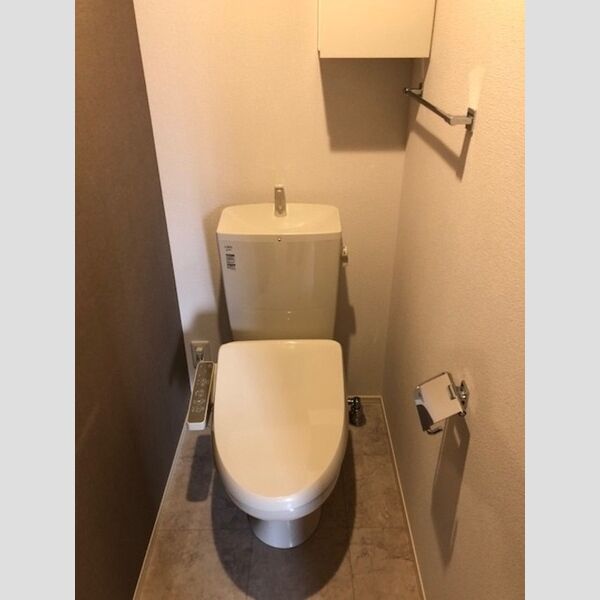 トイレ (トイレ)