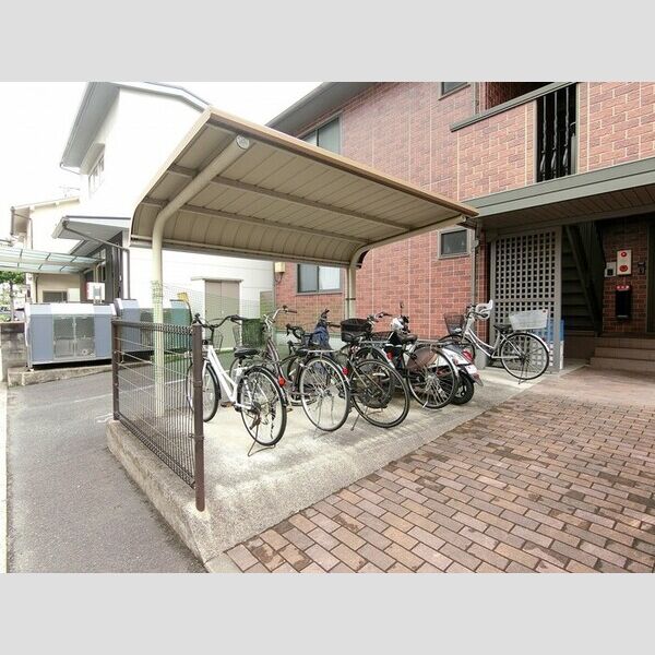 現地周辺 (駐輪場)