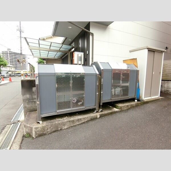 現地周辺 (ゴミBOX)