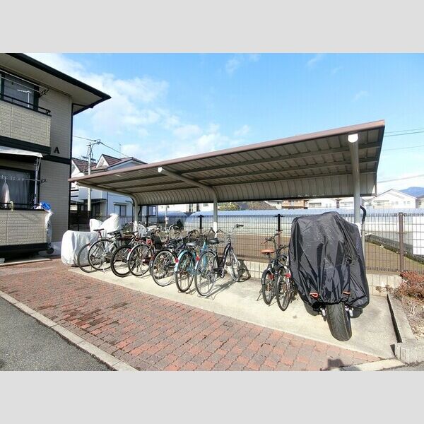 現地周辺 (駐輪場)