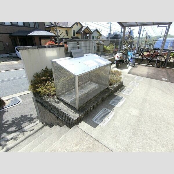 現地周辺 (ごみBOX)